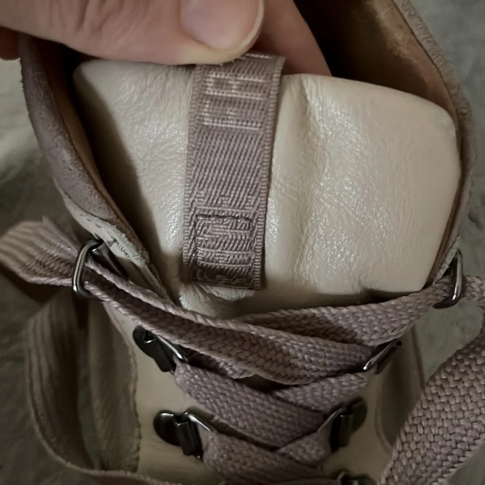 Frye Gia Lug Trail Sneaker size 9.5 M